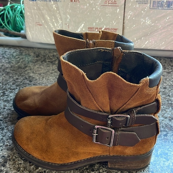 Steve Madden Dormaa Suede Moto Bootie Buckles Size 6.5M side zip double buckle - Picture 6 of 15